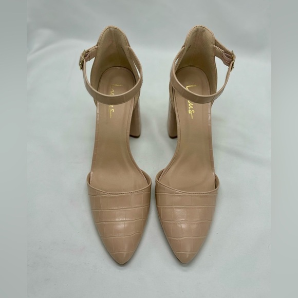 NWOT Lulu's pointed tow heels color cream size 10 - Picture 3 of 8